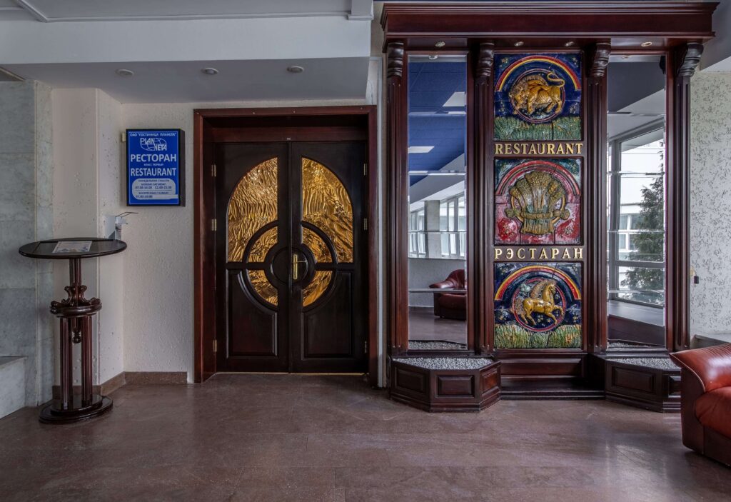 Зеленый зал ресторана «Планета»