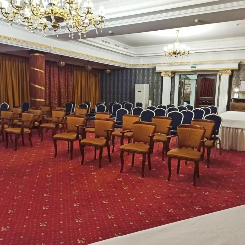 Красный зал ресторана «Планета»