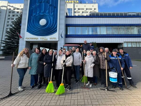 ОАО «Гостиница Планета» 12 апреля 2025 г. приняло участие в республиканском субботнике! Дружным коллективом наводим красоту вокруг!