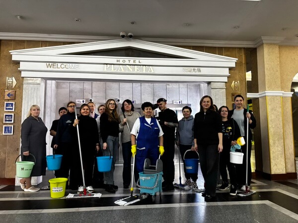 Работники Гостиницы «Планета» приняли участие в республиканском субботнике